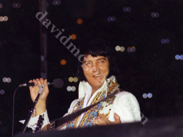 Elvis Presley 1976, 8.jpg
